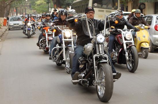 Dàn môtô “khủng” Harley Davidson diễu hành tại Hà Nội - Ảnh 8