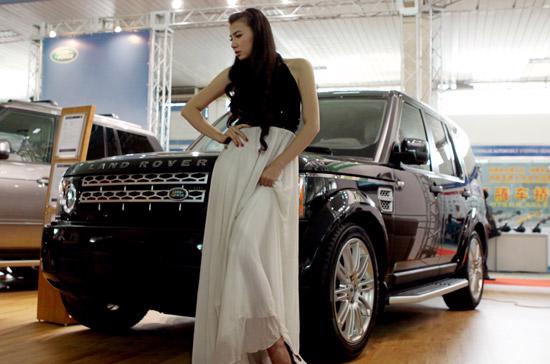 Land Rover “bảnh bao” bên người mẫu - Ảnh 5