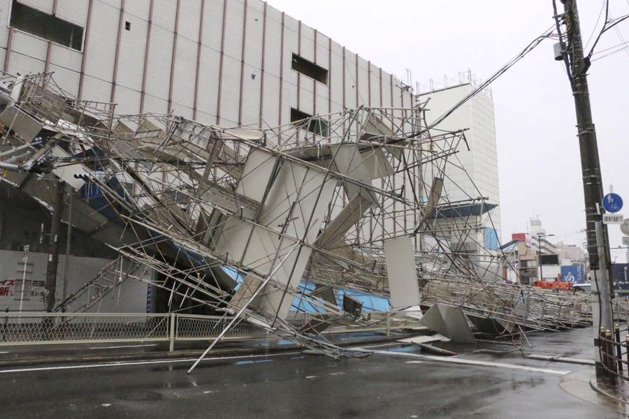 Hình ảnh sau cơn bão mạnh nhất 25 năm ập vào Nhật Bản - Ảnh 9.