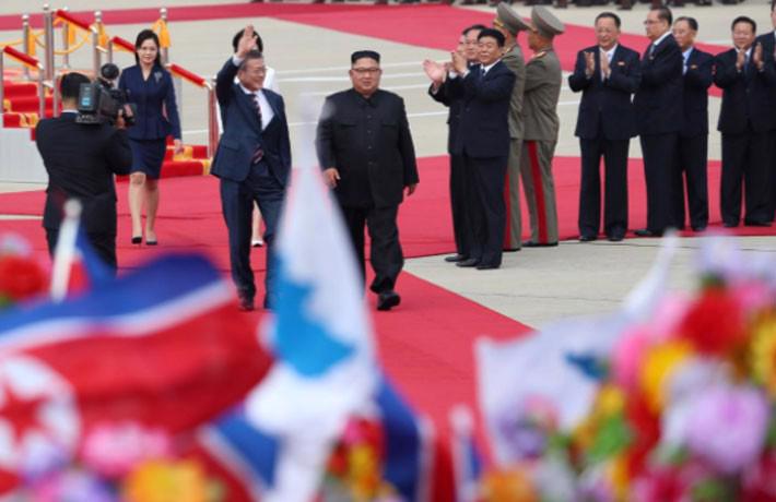 Chùm ảnh Triều Tiên hồ hởi đón Tổng thống Hàn Quốc sang thăm - Ảnh 10.