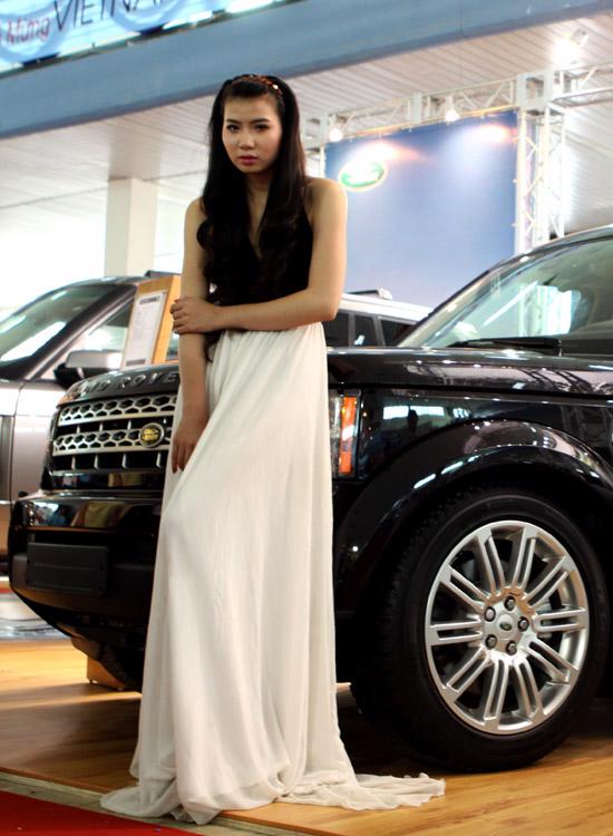 Land Rover “bảnh bao” bên người mẫu - Ảnh 2