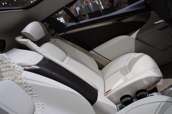 Aston Martin Lagonda: Tân binh trong phân khúc SUV siêu sang - Ảnh 8