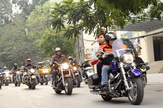 Dàn môtô “khủng” Harley Davidson diễu hành tại Hà Nội - Ảnh 7
