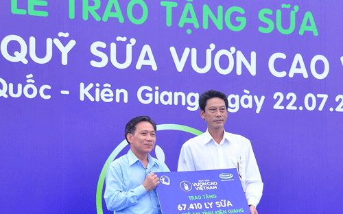 Quỹ sữa “Vươn cao Việt Nam” đến Phú Quốc 1