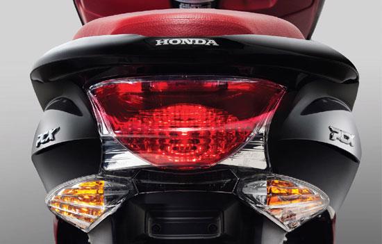 Honda Việt Nam giới thiệu xe ga PCX mới - Ảnh 4