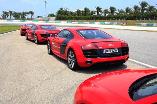 Thử sức siêu xe Audi R8 trên đường đua F1 - Ảnh 7