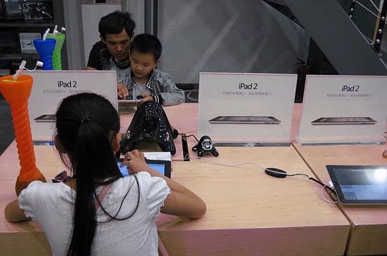 Trung Quốc “nhái” Apple Store y như thật - Ảnh 2