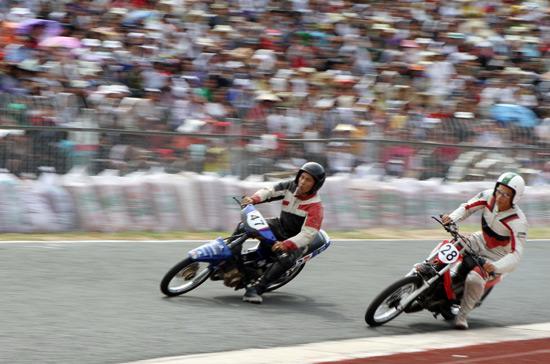 Cuồng nhiệt giải đua môtô thể thao tại Việt Nam - Ảnh 4