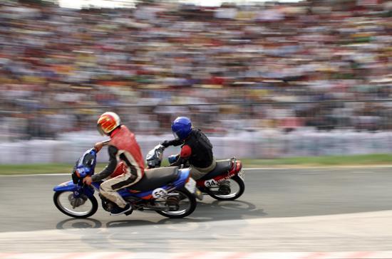 Cuồng nhiệt giải đua môtô thể thao tại Việt Nam - Ảnh 16