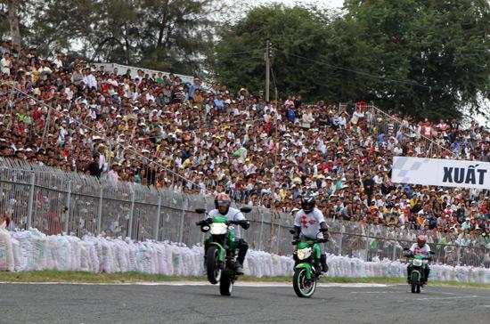 Cuồng nhiệt giải đua môtô thể thao tại Việt Nam - Ảnh 11