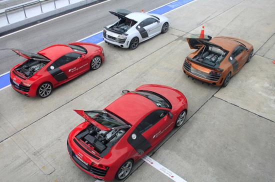Thử sức siêu xe Audi R8 trên đường đua F1 - Ảnh 2
