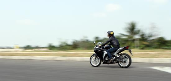 Honda CBR250R 2011 thể hiện sức mạnh tại Việt Nam - Ảnh 15