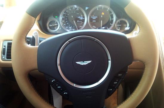 “Nữ hoàng tốc độ” Aston Martin Rapide trên đường Hà Nội - Ảnh 5