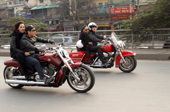 Dàn môtô “khủng” Harley Davidson diễu hành tại Hà Nội - Ảnh 5