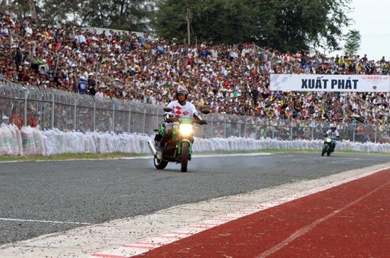 Cuồng nhiệt giải đua môtô thể thao tại Việt Nam - Ảnh 12