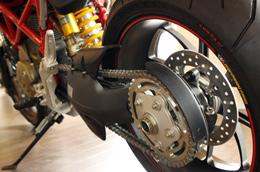 Chinh phục “chiến binh” Ducati Hypermotard 1100S - Ảnh 12