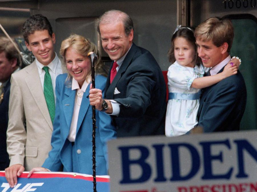 Chùm ảnh đáng nhớ trong cuộc đời và sự nghiệp của ứng viên tổng thống Joe Biden - Ảnh 2