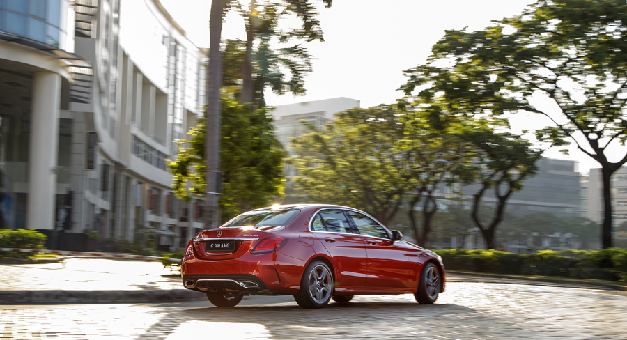 Xe sang Mercedes C 180 AMG mới giá dưới 1,5 tỷ đồng tại Việt Nam - Ảnh 8. Xe sang Mercedes C 180 AMG mới giá dưới 1,5 tỷ đồng tại Việt Nam - Ảnh 8.