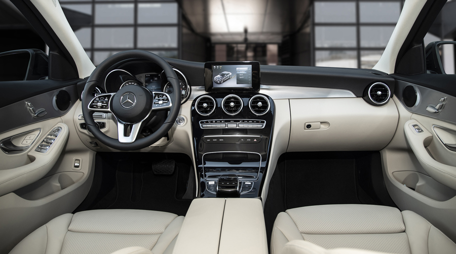 Xe sang Mercedes C 180 AMG mới giá dưới 1,5 tỷ đồng tại Việt Nam - Ảnh 4. Xe sang Mercedes C 180 AMG mới giá dưới 1,5 tỷ đồng tại Việt Nam - Ảnh 4.
