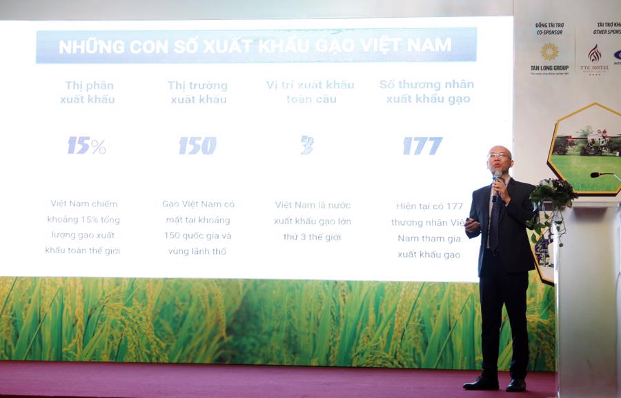 Ông Trần Thanh Hải - Phó Cục trưởng cục XNK Bộ Công thương phát biểu dẫn đề