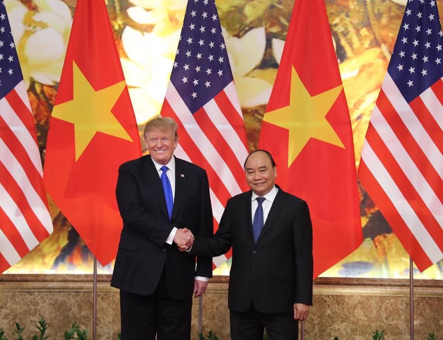 Thủ tướng Nguyễn Xuân Phúc hội kiến Tổng thống Donald Trump - Ảnh 1.