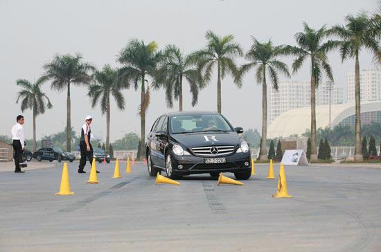 Trải nghiệm kỹ năng lái xe an toàn cùng Mercedes-Benz - Ảnh 3