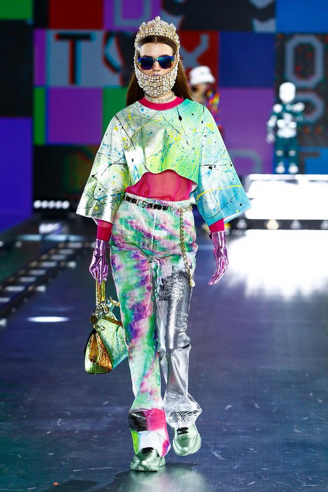 BST Thu – Đông 2021 của Dolce & Gabbana: những đứa trẻ công nghệ - Ảnh 9.