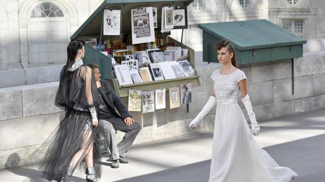 BST Chanel Haute Couture thu đông 2018 – 2019: đậm chất Paris - Ảnh 3.