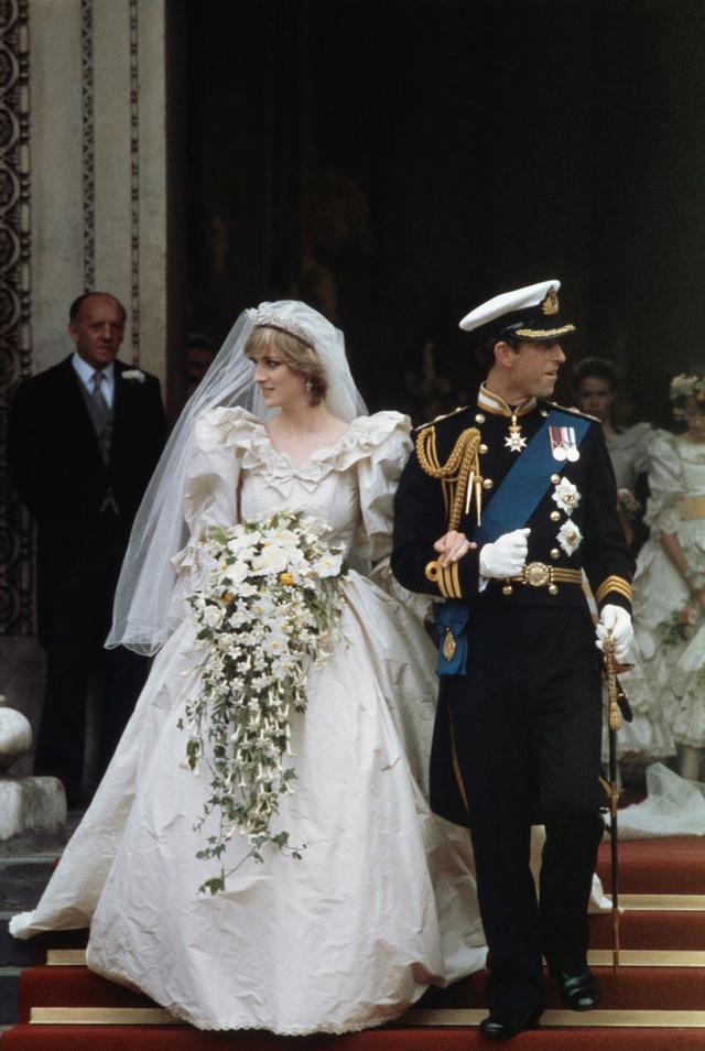 10 điều đặc biệt về chiếc váy cưới của Công nương Diana - Ảnh 9.
