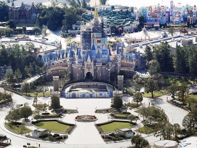 Những bí mật có thể bạn chưa biết về các lâu đài Disney trên khắp thế giới - Ảnh 17.