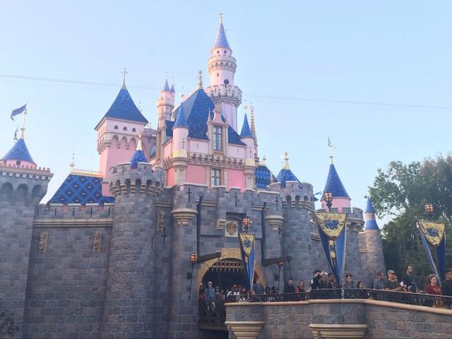 Những bí mật có thể bạn chưa biết về các lâu đài Disney trên khắp thế giới - Ảnh 1.