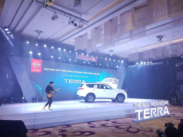 Nissan Terra hoàn toàn mới ra mắt tại Việt Nam, giá từ 988 triệu đồng - Ảnh 2.