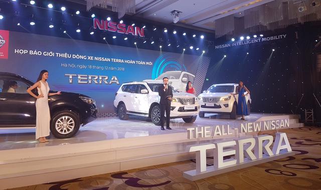 Nissan Terra hoàn toàn mới ra mắt tại Việt Nam, giá từ 988 triệu đồng - Ảnh 1.