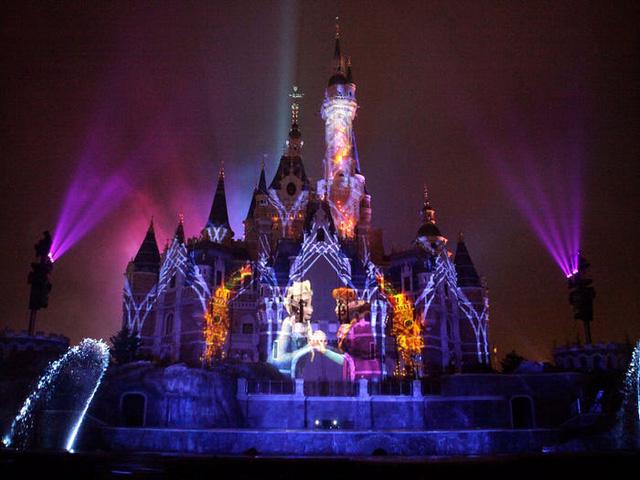 Những bí mật có thể bạn chưa biết về các lâu đài Disney trên khắp thế giới - Ảnh 20.