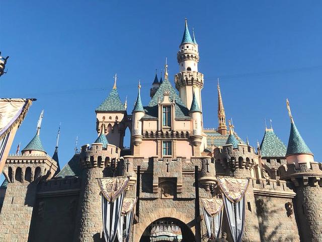 Những bí mật có thể bạn chưa biết về các lâu đài Disney trên khắp thế giới - Ảnh 21.