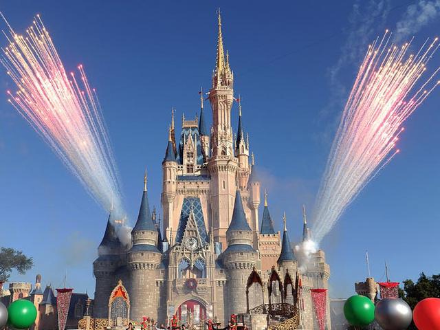 Những bí mật có thể bạn chưa biết về các lâu đài Disney trên khắp thế giới - Ảnh 23.