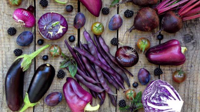 Tám loại rau và trái cây màu tím bạn cần ăn - Ảnh 1.
