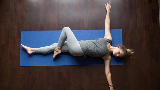 Những tư thế yoga chữa chứng khó chịu ở dạ dày - Ảnh 2.
