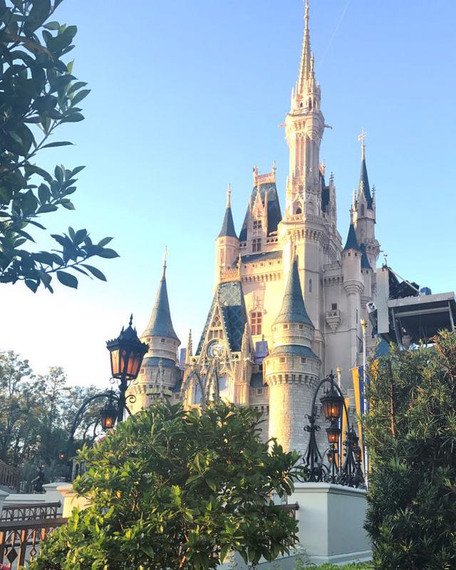 Những bí mật có thể bạn chưa biết về các lâu đài Disney trên khắp thế giới - Ảnh 3.