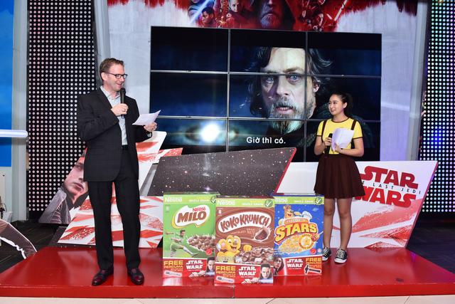 Bánh ngũ cốc ăn sáng Nestlé ra mắt tại lễ công chiếu Jedi cuối cùng - Ảnh 1.