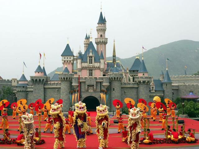 Những bí mật có thể bạn chưa biết về các lâu đài Disney trên khắp thế giới - Ảnh 4.