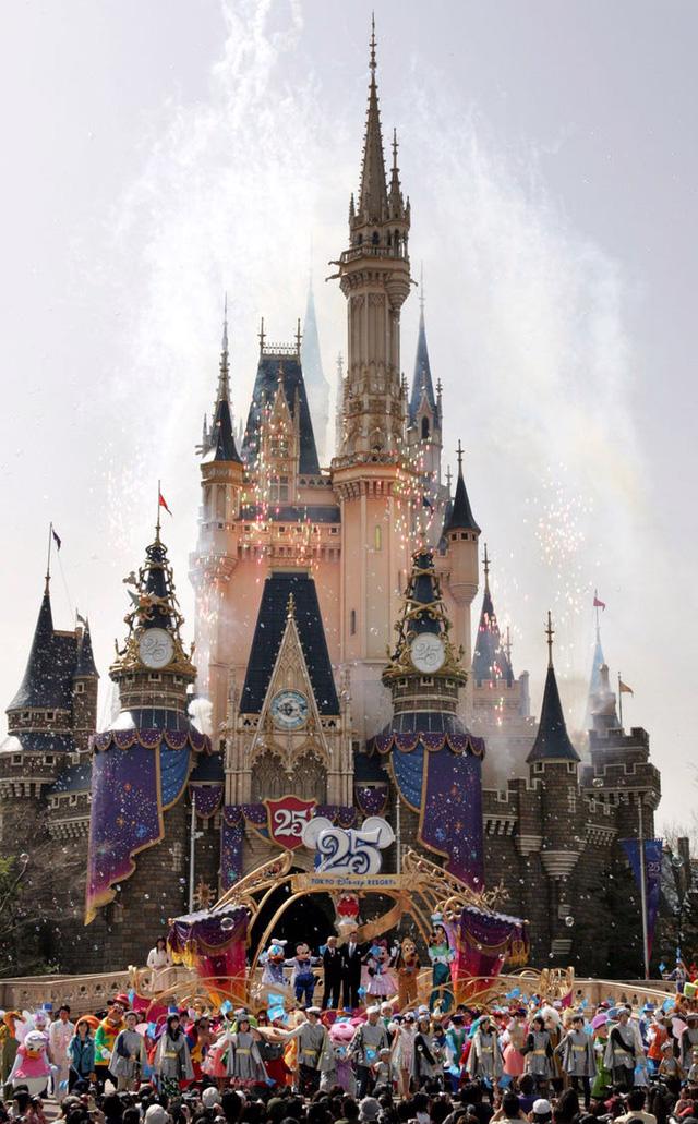 Những bí mật có thể bạn chưa biết về các lâu đài Disney trên khắp thế giới - Ảnh 6.