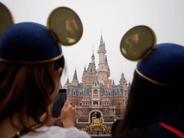 Những bí mật có thể bạn chưa biết về các lâu đài Disney trên khắp thế giới - Ảnh 8.