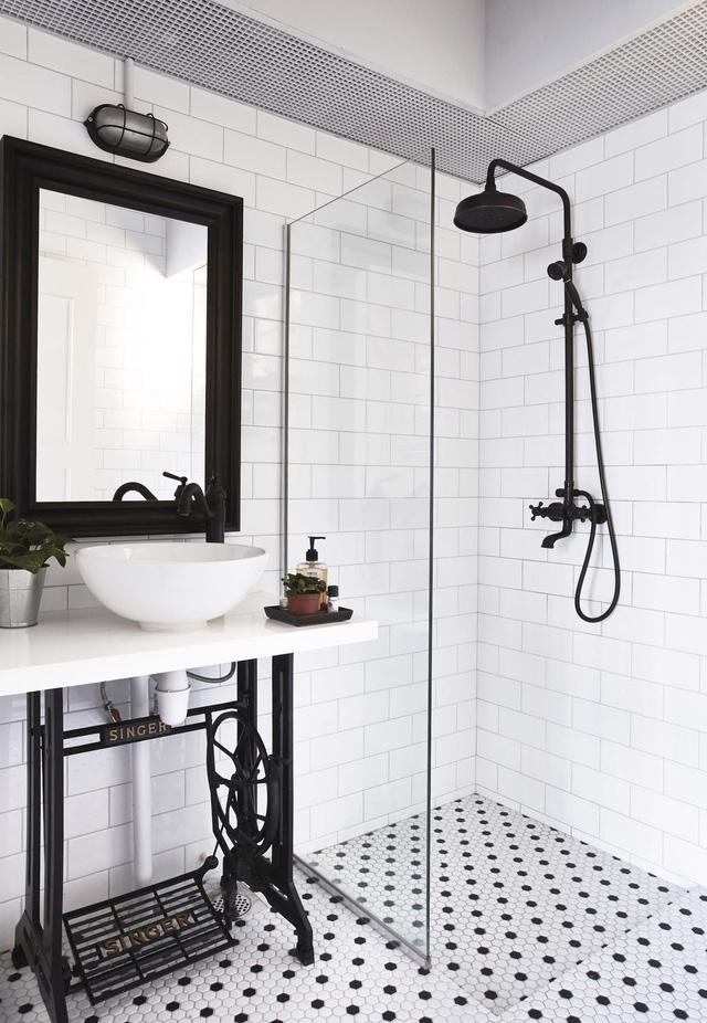 Phòng tắm sang trọng chỉ với hai tông màu đen và trắng - Ảnh 6.