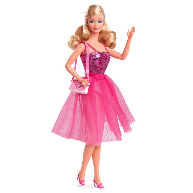 Búp bê Barbie: quyến rũ học sinh, mất lòng phụ huynh - Ảnh 2.