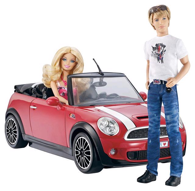 Búp bê Barbie: quyến rũ học sinh, mất lòng phụ huynh - Ảnh 9.