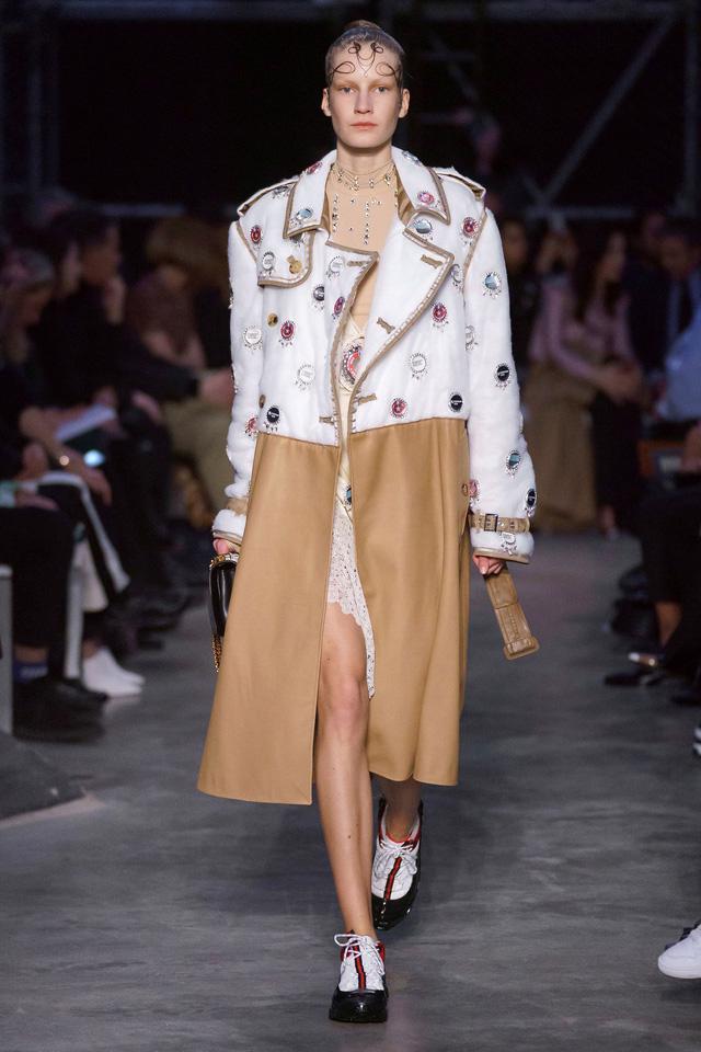 BST Burberry tại London Fashion Week 2019: sự trở lại của Riccardo Tisci - Ảnh 13.