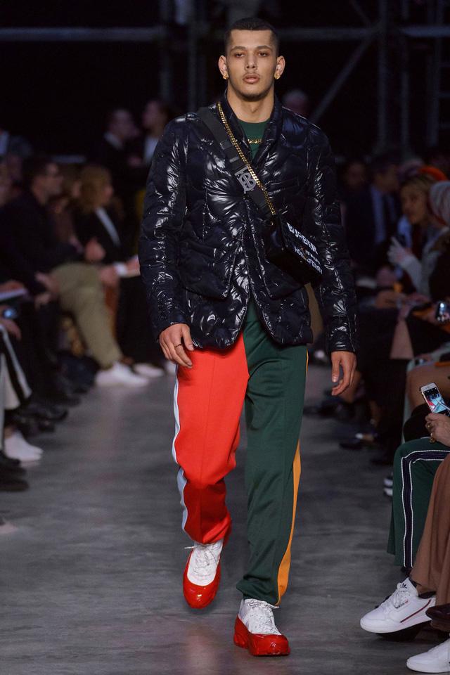 BST Burberry tại London Fashion Week 2019: sự trở lại của Riccardo Tisci - Ảnh 7.
