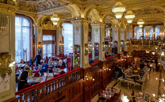 Thăm quán cà phê đẹp nhất thế giới tại Budapest - Ảnh 7.