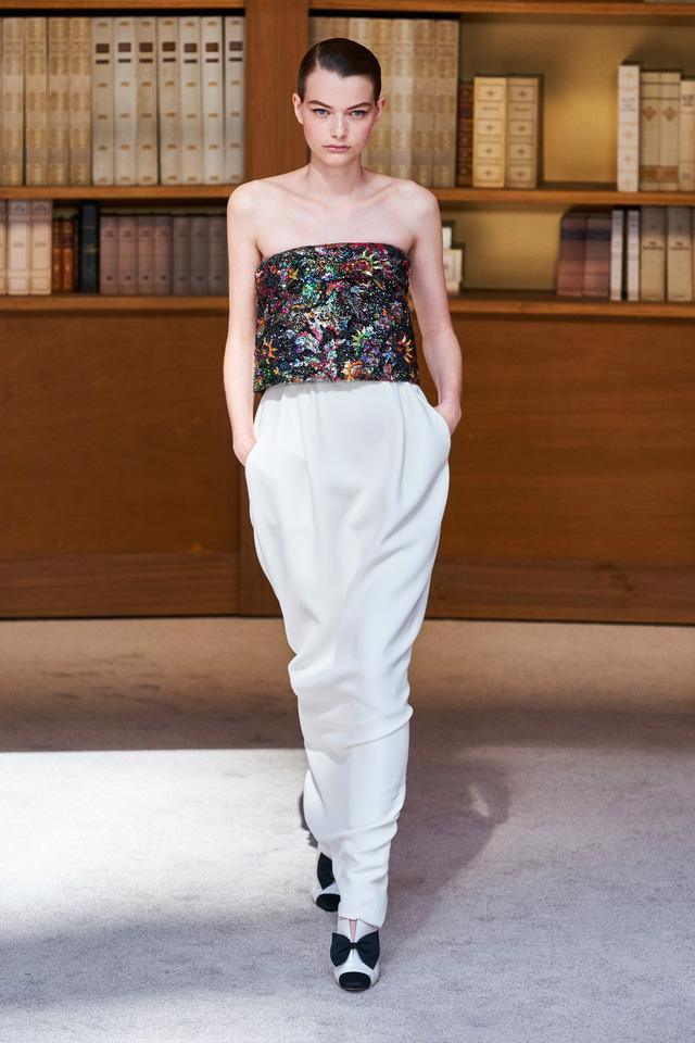 BST Haute Couture Thu – Đông 2019 của Chanel: cổ điển và tinh tế - Ảnh 11.